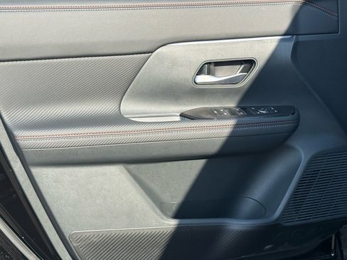 New 2025 Nissan Kicks SR image 17