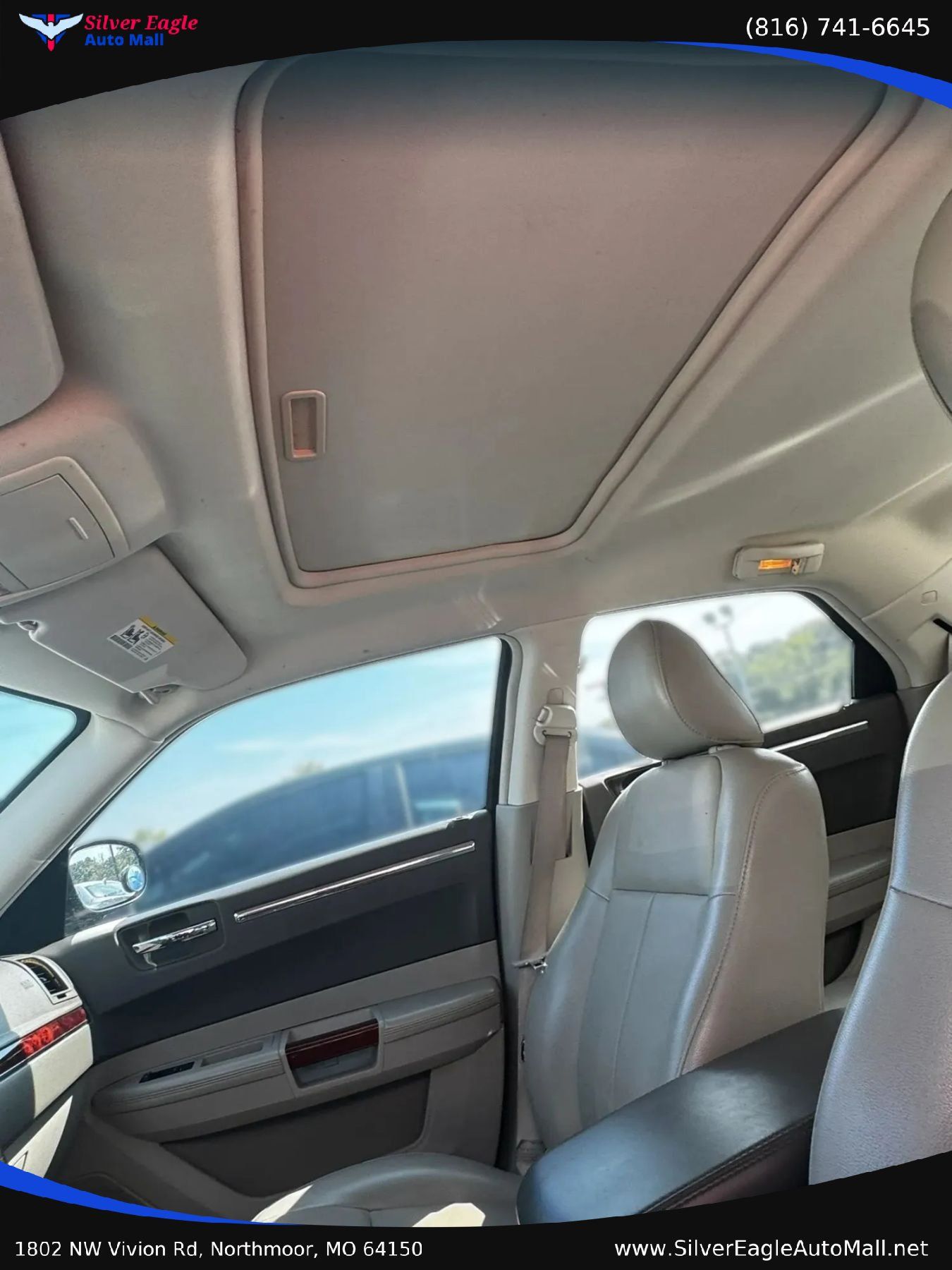 Used 2010 Chrysler 300 Limited RWD image 14
