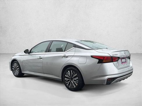 Used 2024 Nissan Altima 2.5 SV FWD image 7
