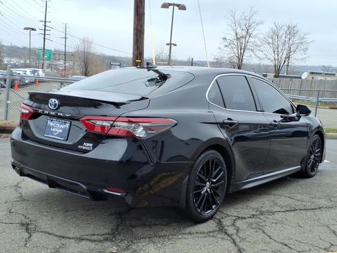 Used 2022 Toyota Camry XSE w/ Navigation Upgrade Package image 6