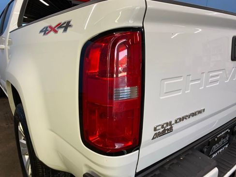 Used 2022 Chevrolet Colorado LT w/ LT Convenience Package image 9