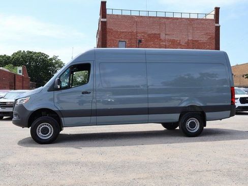 Used 2025 Mercedes-Benz Sprinter 2500 image 5