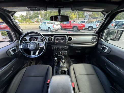 Used 2020 Jeep Wrangler Unlimited Sahara image 10