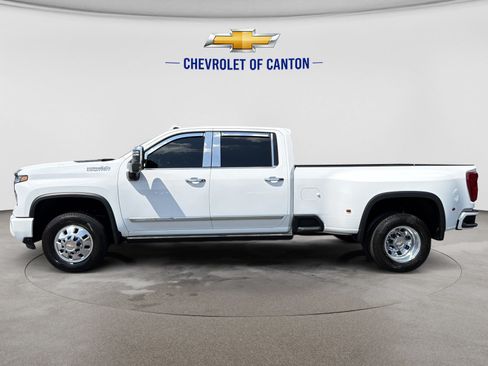 Used 2026 Chevrolet Silverado 3500 High Country w/ Technology Package AWD/4WD image 8