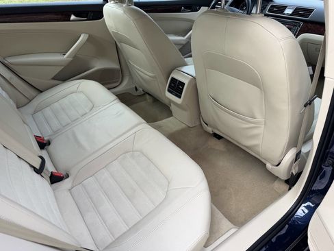 Used 2013 Volkswagen Passat 3.6 SEL Premium image 20