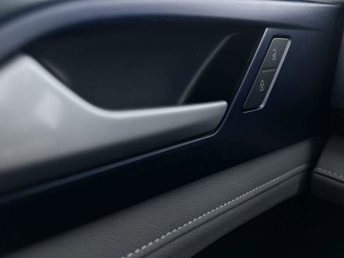 Used 2024 Volkswagen Taos SE image 31