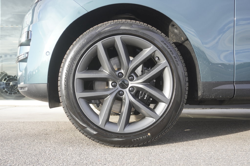 New 2026 Land Rover Range Rover Sport SE AWD/4WD image 32