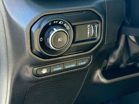 Used 2023 Jeep Wrangler Unlimited Sahara image 25