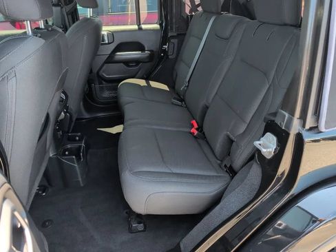 Used 2019 Jeep Wrangler Unlimited Sahara AWD/4WD image 27