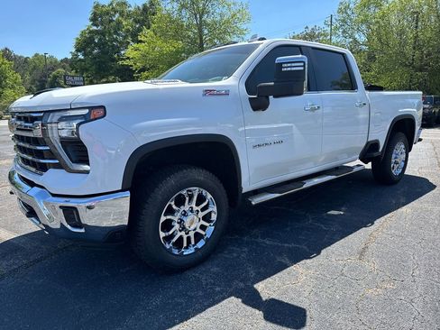 Used 2024 Chevrolet Silverado 2500 LTZ w/ LTZ Plus Package AWD/4WD image 9