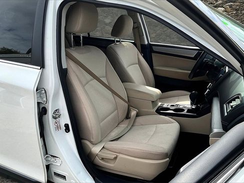 Used 2019 Subaru Outback 2.5i Premium image 7