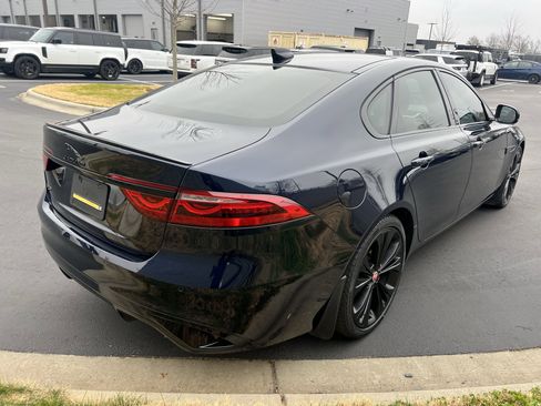 Used 2022 Jaguar XF SE image 7