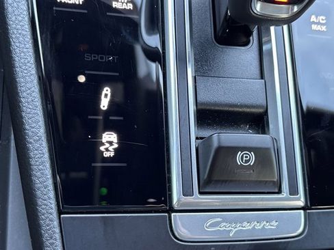 Used 2021 Porsche Cayenne Base image 39