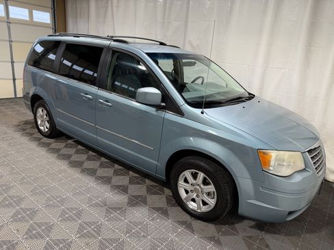 Used 2009 Chrysler Town & Country Touring w/ Flexible Seating Group image 10