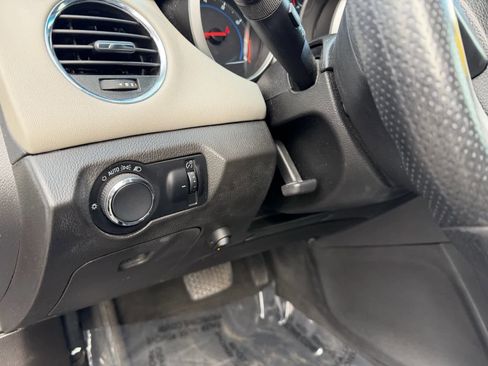 Used 2013 Chevrolet Cruze LS image 23
