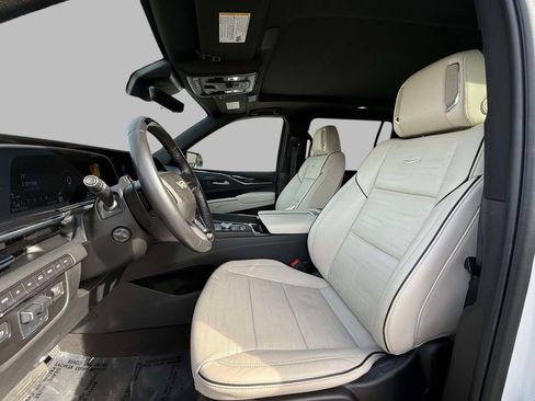 Used 2024 Cadillac Escalade ESV Sport w/ LPO, ONYX Package image 2