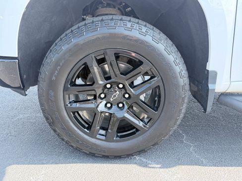 Used 2024 Chevrolet Silverado 1500 Custom Trail Boss w/ LPO, Dark Essentials Package AWD/4WD image 30