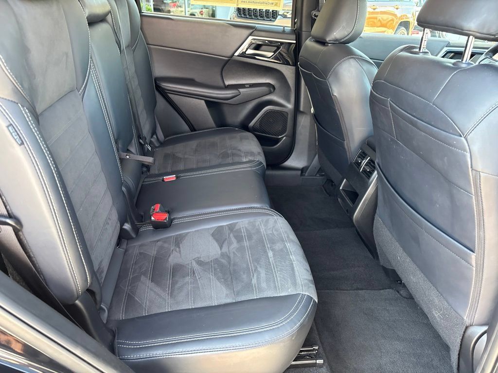 Used 2024 Mitsubishi Outlander SE AWD/4WD image 19