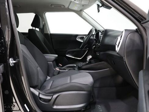 Used 2025 Kia Soul LX FWD image 34