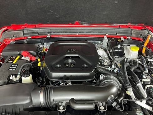 Used 2025 Jeep Wrangler Unlimited Sahara image 8