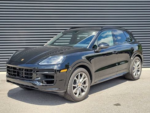 Certified 2025 Porsche Cayenne AWD/4WD image 1