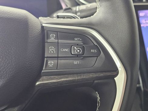 Used 2025 Jeep Grand Cherokee L Limited w/ Luxury Tech Group II image 23