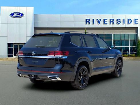 Used 2023 Volkswagen Atlas SE w/ Black Wheel Package FWD image 7