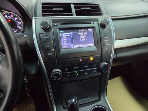 Used 2015 Toyota Camry SE image 20