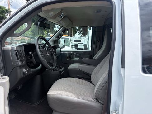 Used 2025 GMC Savana 3500 LT w/ LT Preferred Equipment Group RWD image 13