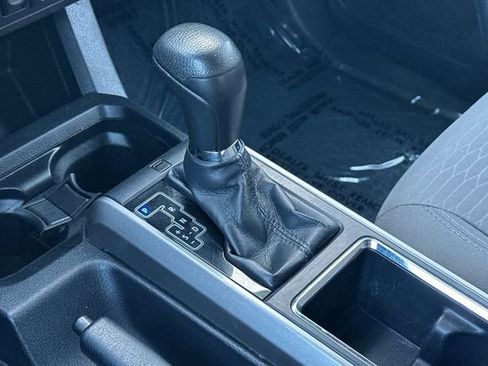 Certified 2019 Toyota Tacoma SR5 AWD/4WD image 23