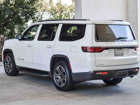 Used 2022 Jeep Wagoneer Series III image 4