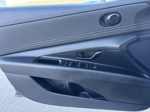 Certified 2025 Hyundai Elantra Sport image 11