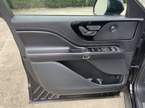 Used 2022 Lincoln Aviator Reserve w/ Equipment Group 201A AWD/4WD image 15