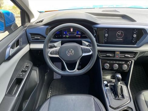 Used 2023 Volkswagen Taos SE w/ Panoramic Sunroof Package image 5