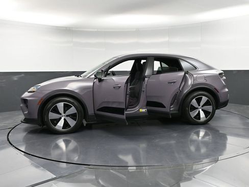 Certified 2025 Porsche Macan 4 Electric image 37