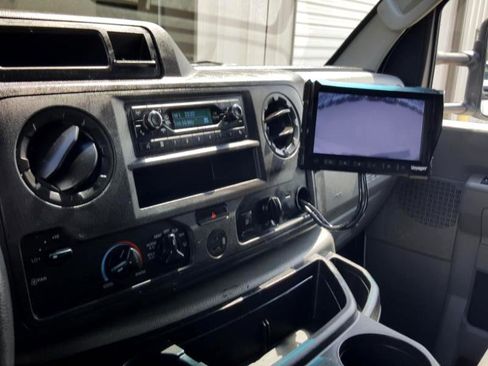 Used 2021 Ford E-350 and Econoline 350 Super Duty w/ Power Windows & Locks Group image 17