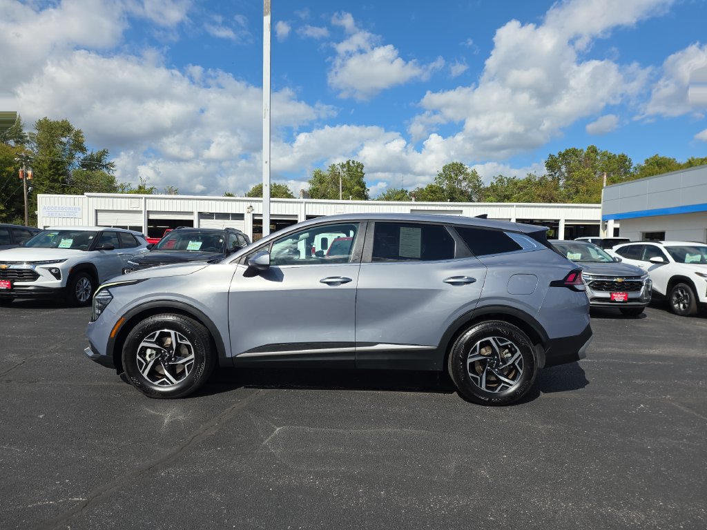 Used 2025 Kia Sportage LX FWD image 5
