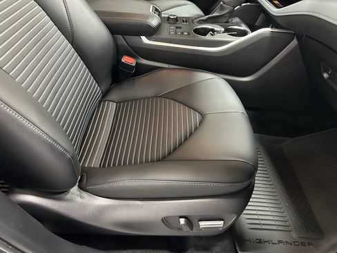 Used 2025 Toyota Highlander XSE image 64