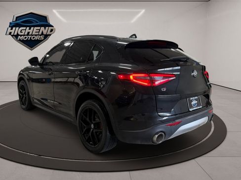 Used 2018 Alfa Romeo Stelvio Ti Sport image 4
