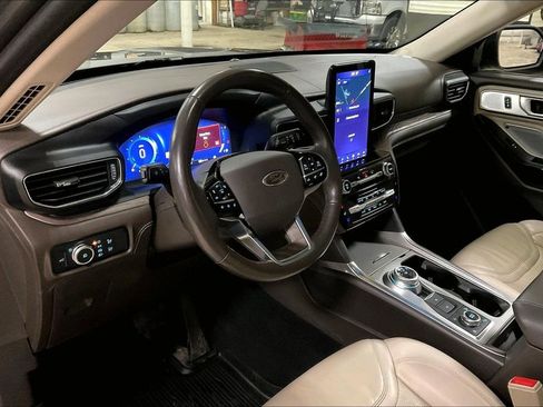 Certified 2021 Ford Explorer Platinum w/ Equipment Group 601A image 13