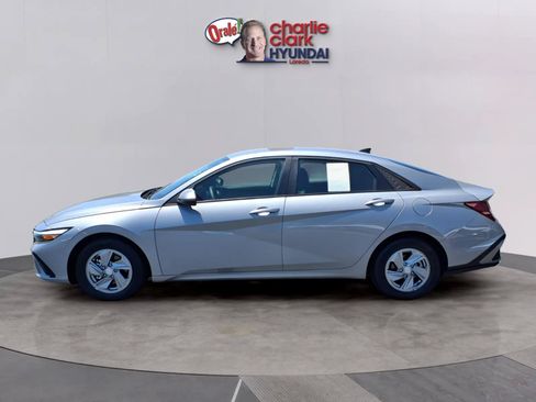 Certified 2025 Hyundai Elantra SE w/ Cargo Package FWD image 2