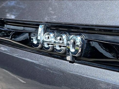 Used 2023 Jeep Grand Cherokee Laredo RWD image 31