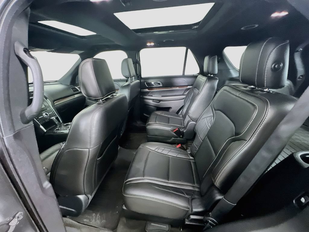 Used 2018 Ford Explorer Platinum AWD/4WD image 25
