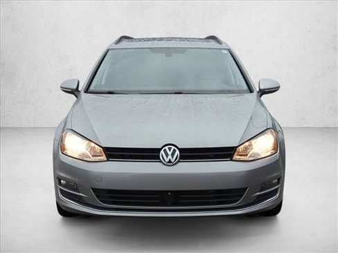 Used 2017 Volkswagen Golf SE image 2