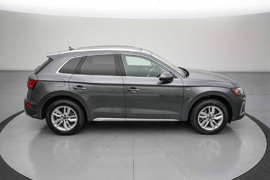 Used 2023 Audi Q5 2.0T Premium w/ Convenience Package AWD/4WD image 3