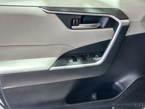 Used 2021 Toyota RAV4 XLE w/ Carpet Mat Package (TMS) FWD image 24