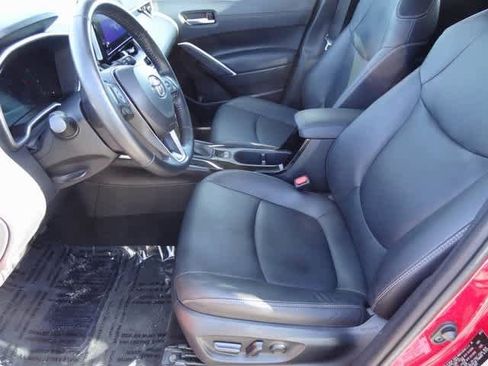 Used 2023 Toyota Corolla Cross XLE image 6