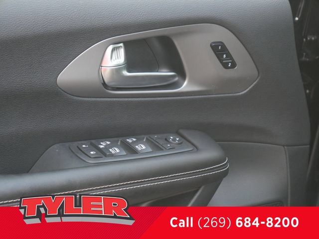 New 2027 Chrysler Pacifica Select FWD image 20
