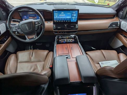 Used 2024 Lincoln Navigator Reserve image 15