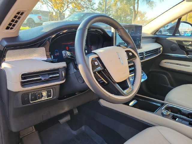 Used 2025 Lincoln Corsair AWD w/ Equipment Group 101A image 10